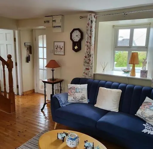 Vakantiehuis Charming 3-bed Detached With Scenic Views *