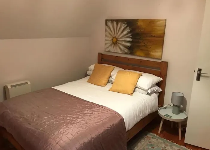 別荘 Charming 3-bed Detached With Scenic Views *