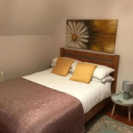 Feriehus Charming 3-bed Detached With Scenic Views *