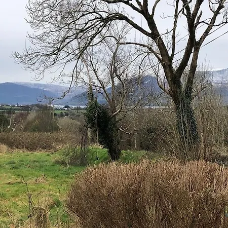 Feriehus Charming 3-bed Detached With Scenic Views Killarney