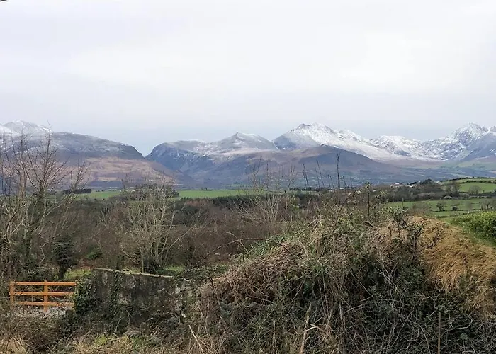 Feriehus Charming 3-bed Detached With Scenic Views *